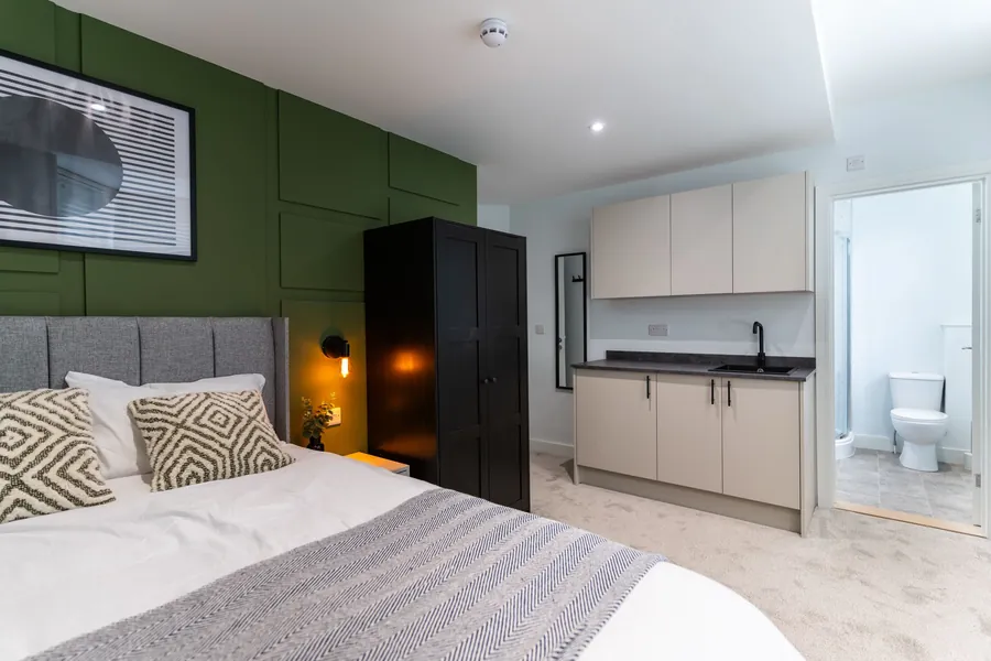 Finished en-suite HMO room